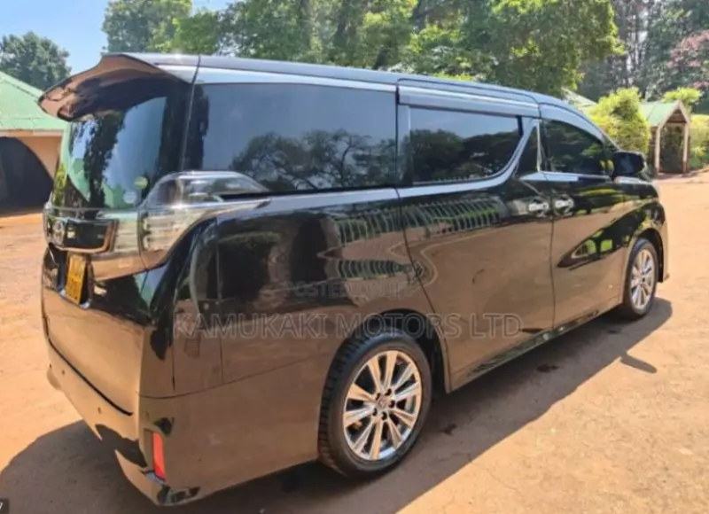 Toyota Vellfire    - 2015