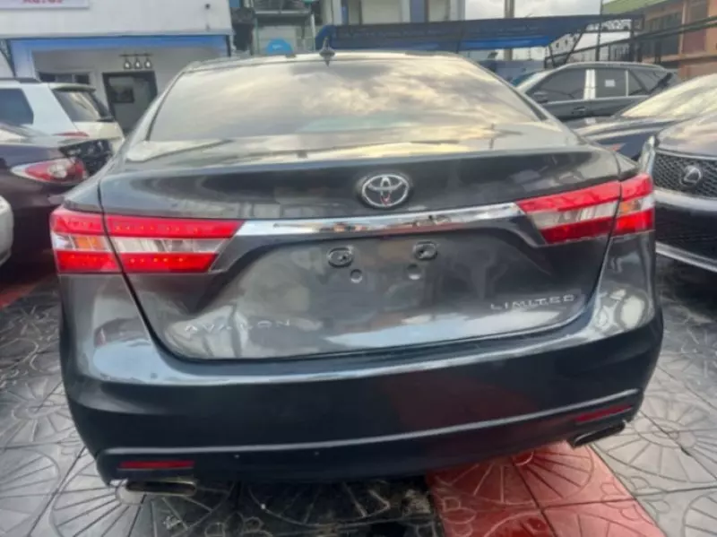 Toyota Avalon   - 2013