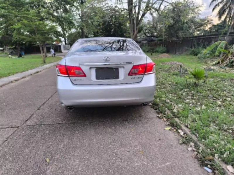 Lexus ES   - 2010