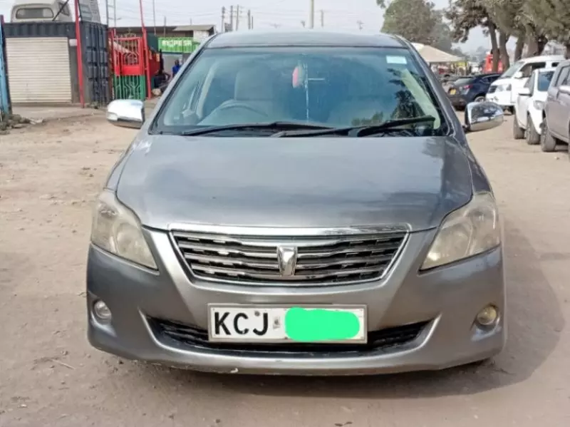 Toyota Premio    - 2013