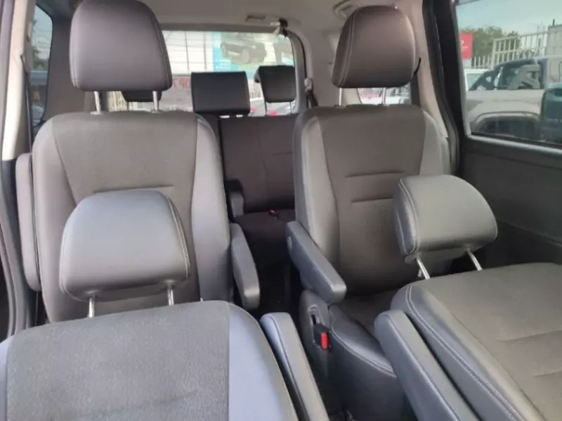 Toyota Voxy    - 2012