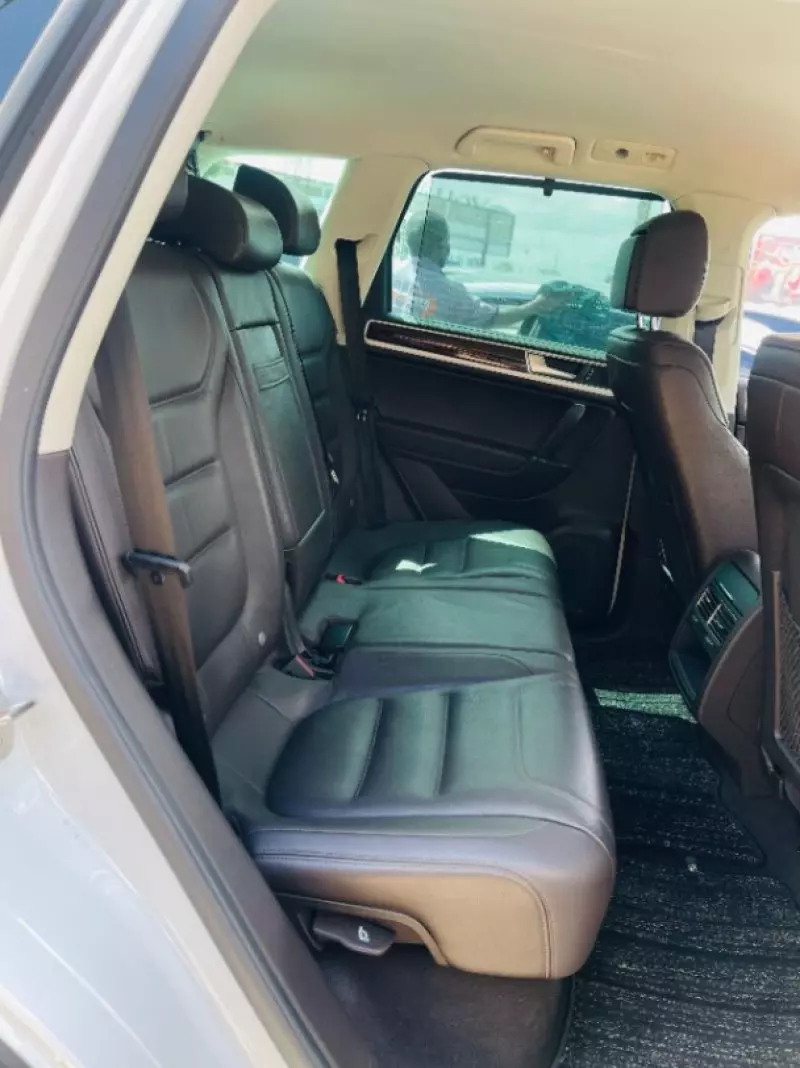 Volkswagen Touareg   - 2014