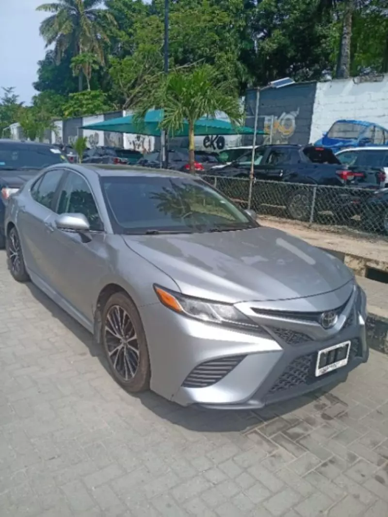 Toyota Camry   - 2018