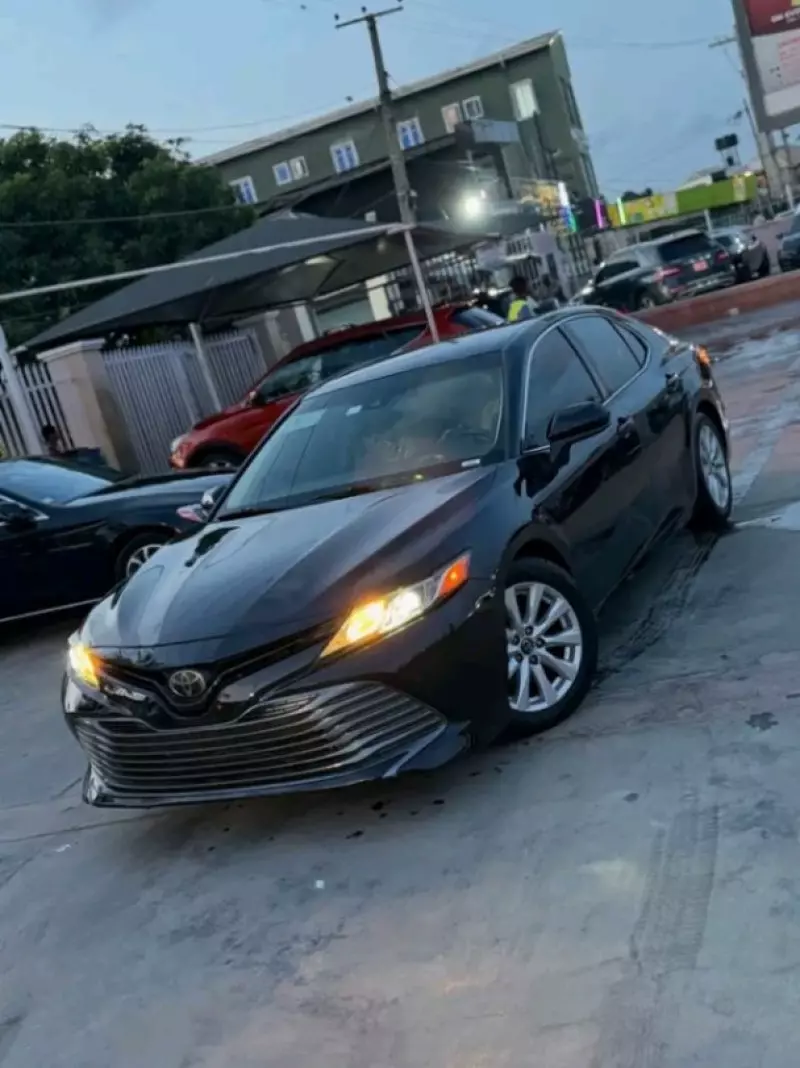 Toyota Camry   - 2018