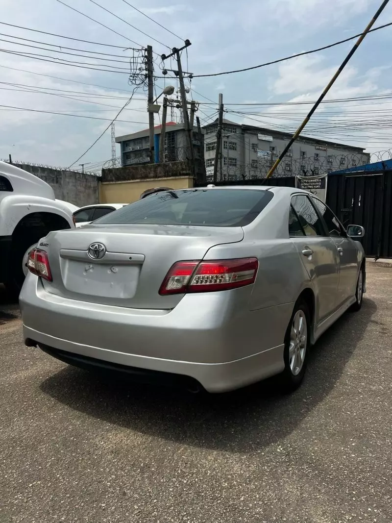 Toyota Camry   - 2010