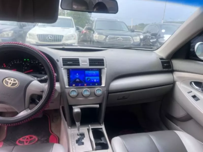 Toyota Camry   - 2011