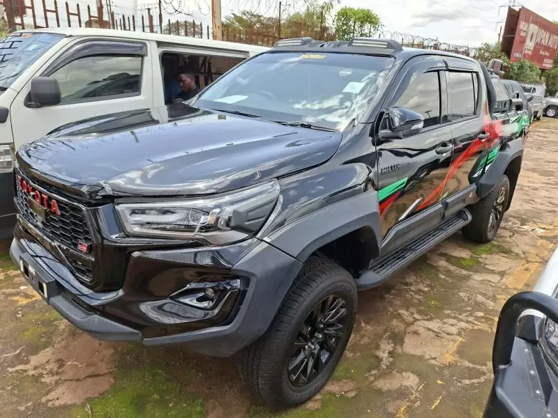 Toyota Hilux   - 2019