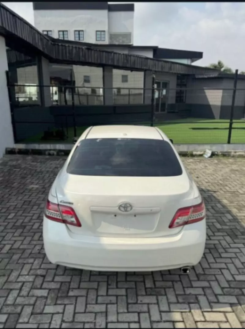 Toyota Camry   - 2011