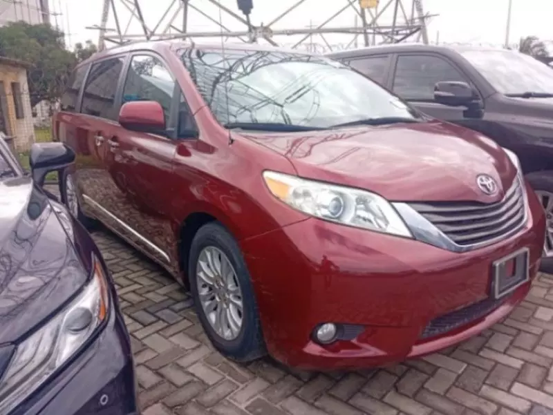 Toyota Sienna   - 2014