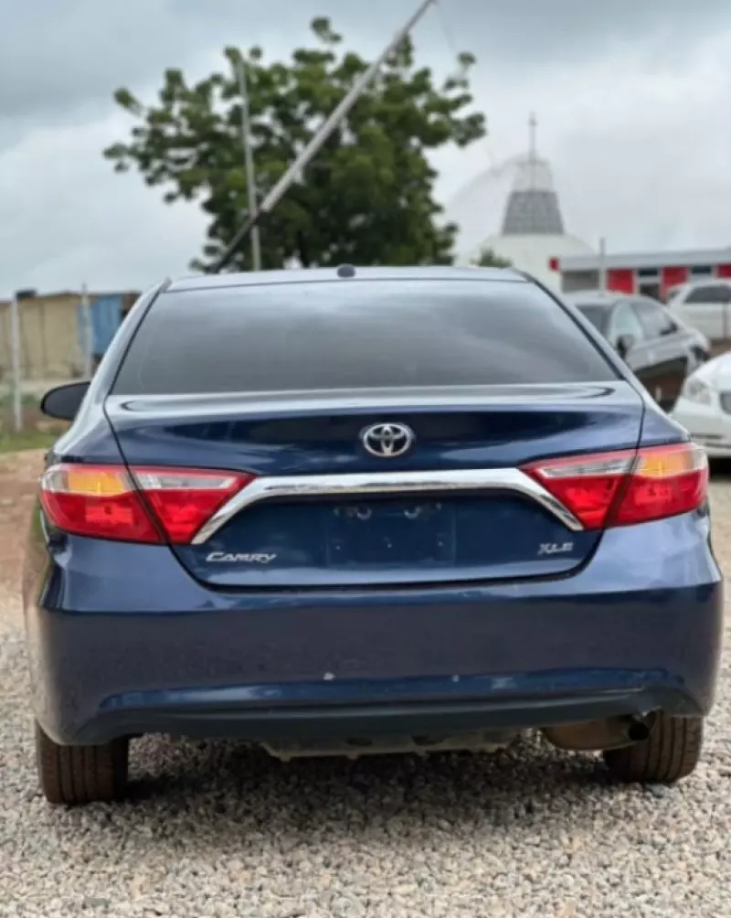 Toyota Camry   - 2014