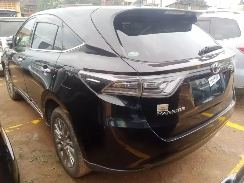 Toyota Harrier   - 2016