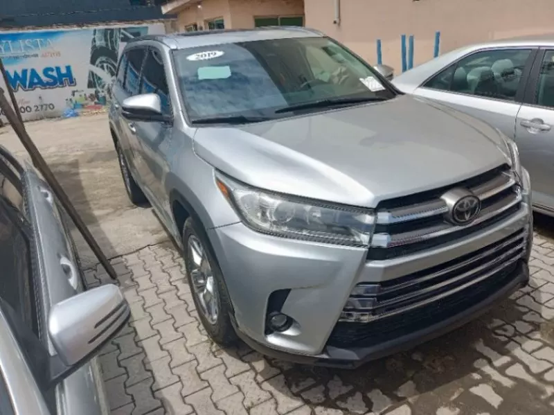 Toyota Highlander   - 2019