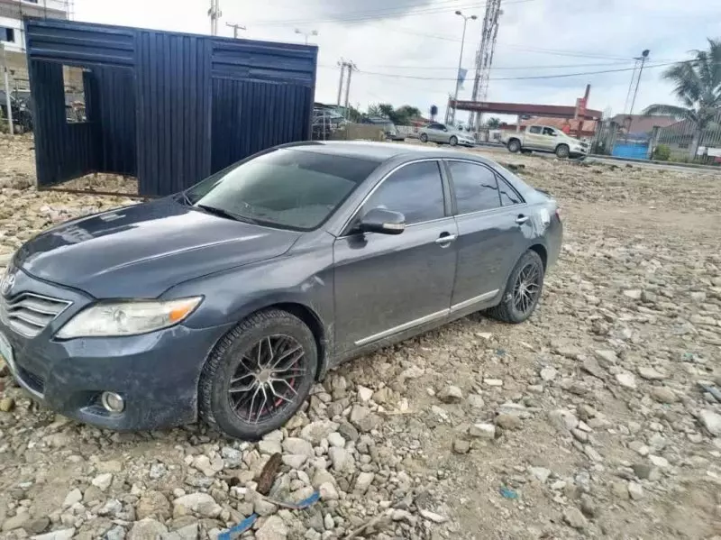 Toyota Camry   - 2010