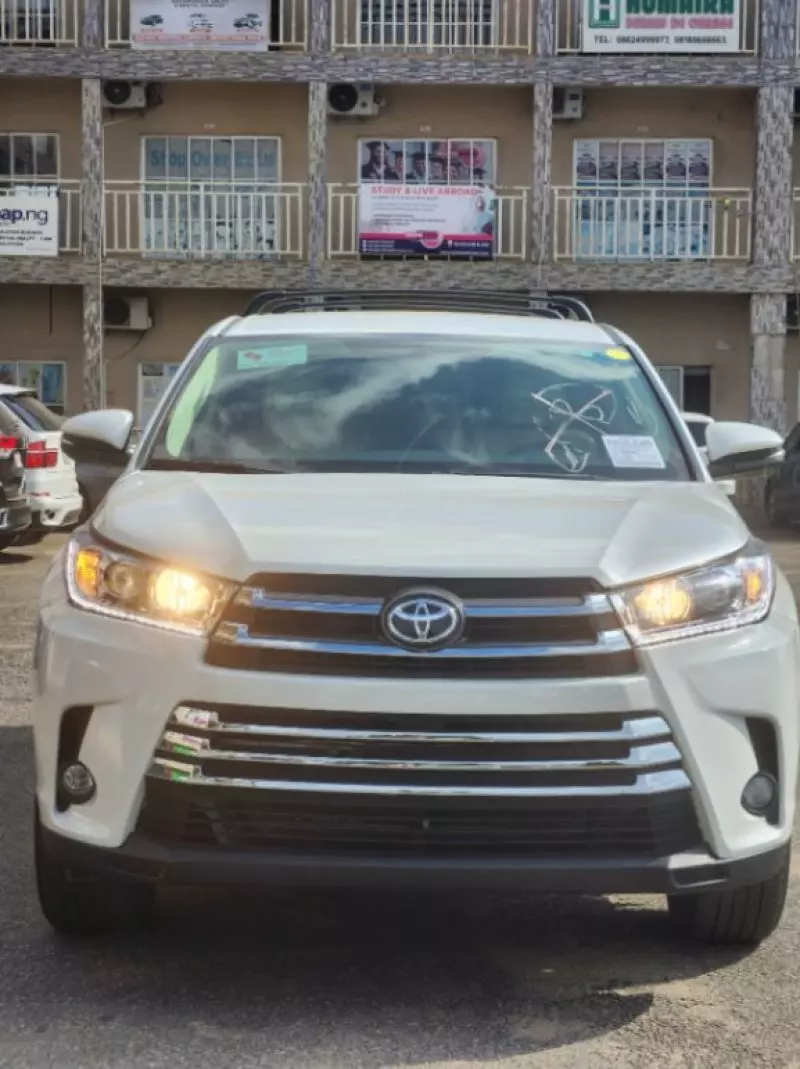 Toyota Highlander   - 2016