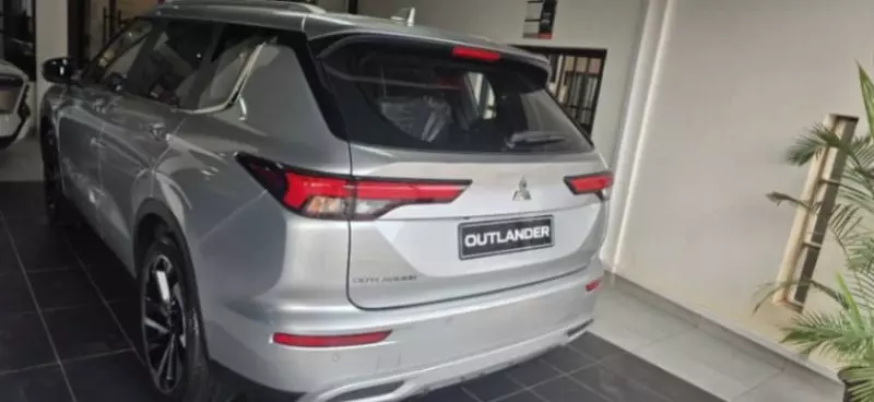 Mitsubishi OUTLANDER   - 2025