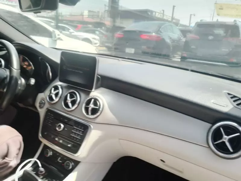 Mercedes-Benz CLA 250   - 2015