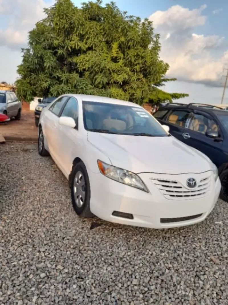 Toyota Camry   - 2009
