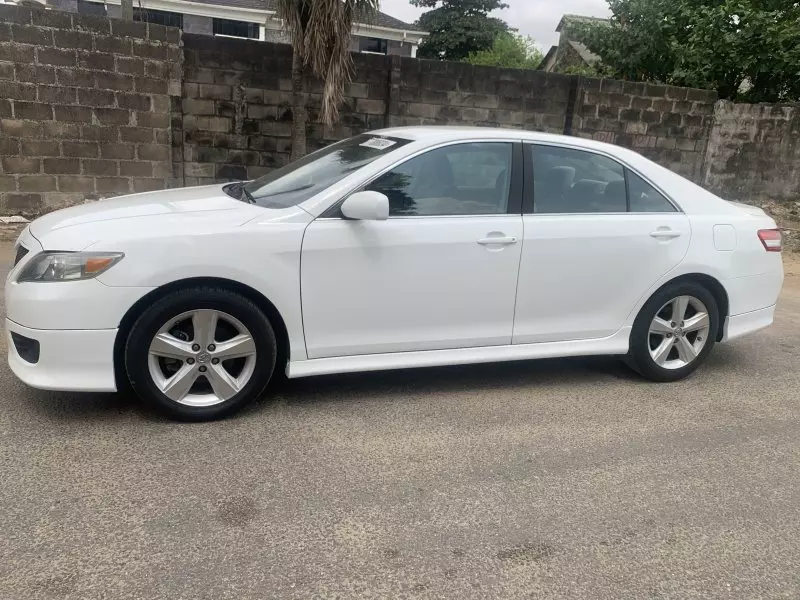 Toyota camry   - 2011