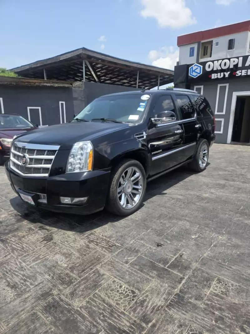 Cadillac Escalade   - 2014