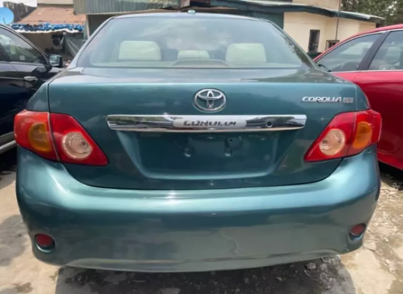 Toyota corolla   - 2009