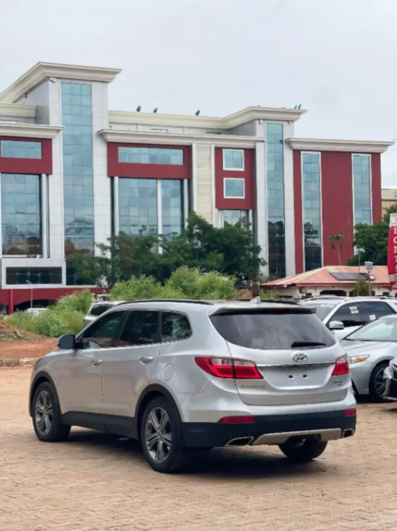 Hyundai Santa FE   - 2016