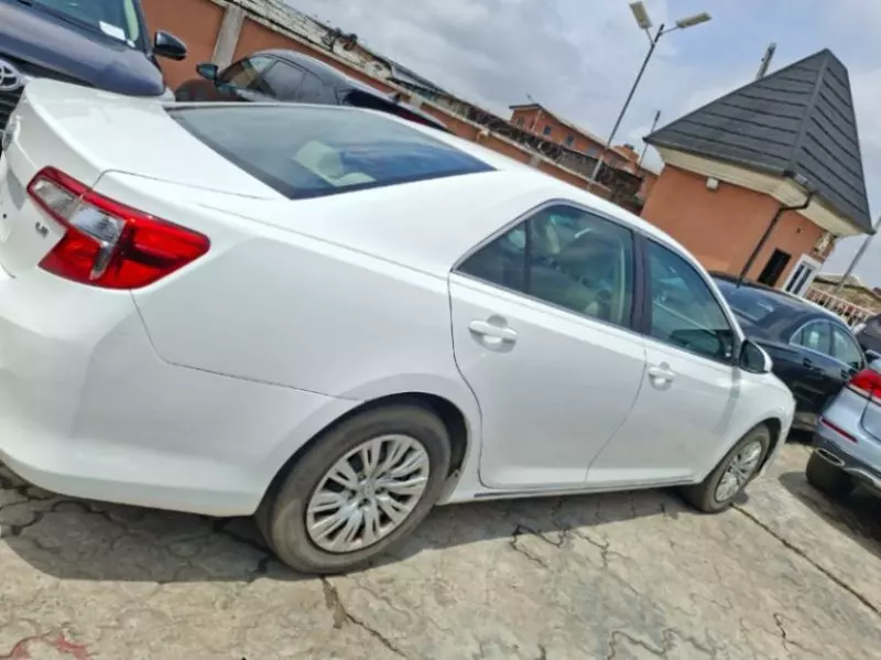 Toyota Camry   - 2013