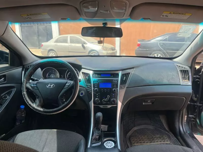 Hyundai Sonata   - 2011