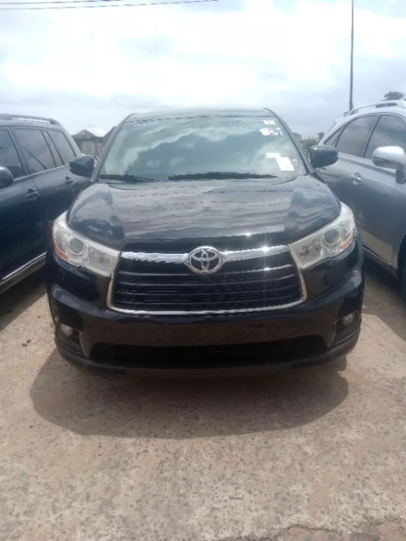 Toyota Highlander   - 2014