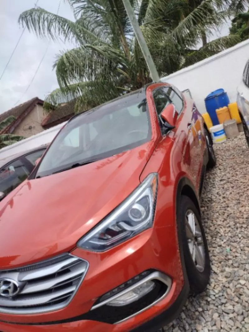 Hyundai Santa Fe   - 2017