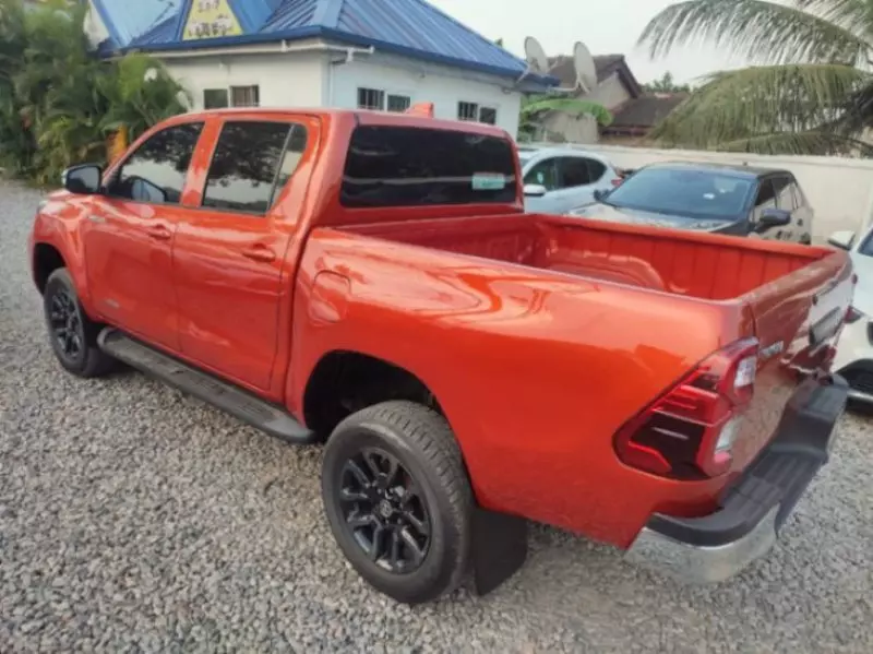 Toyota Hilux    - 2023