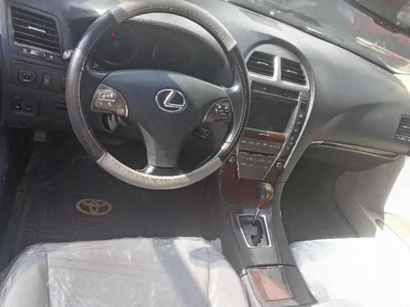 Lexus ES 350   - 2010