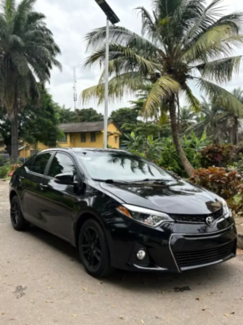 Toyota Corolla   - 2016