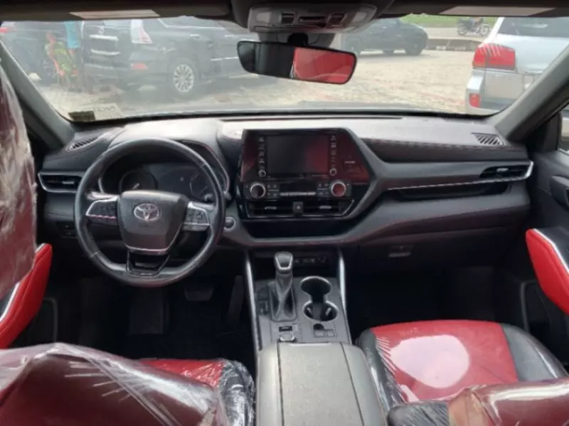 Toyota Highlander   - 2021