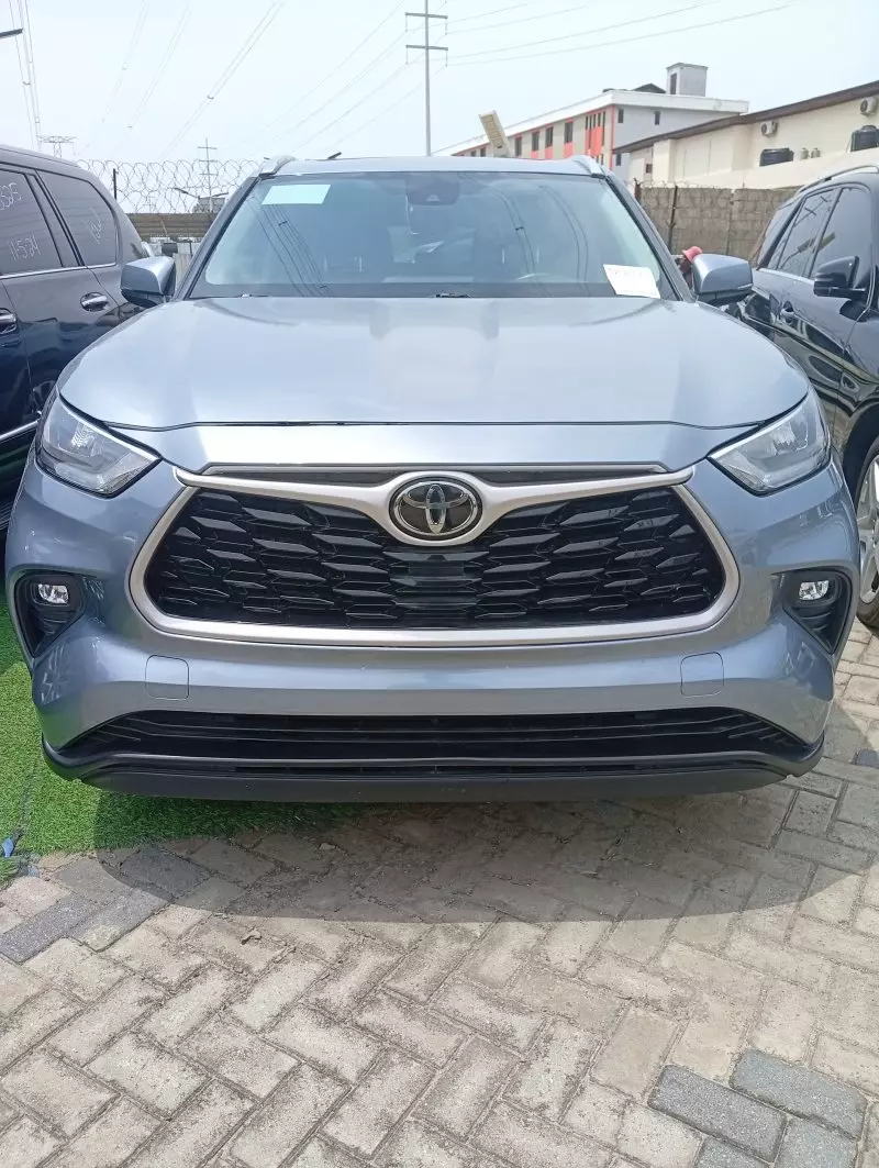 Toyota Highlander   - 2020