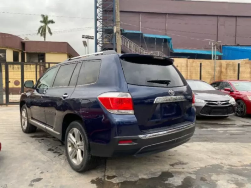 Toyota Highlander   - 2013