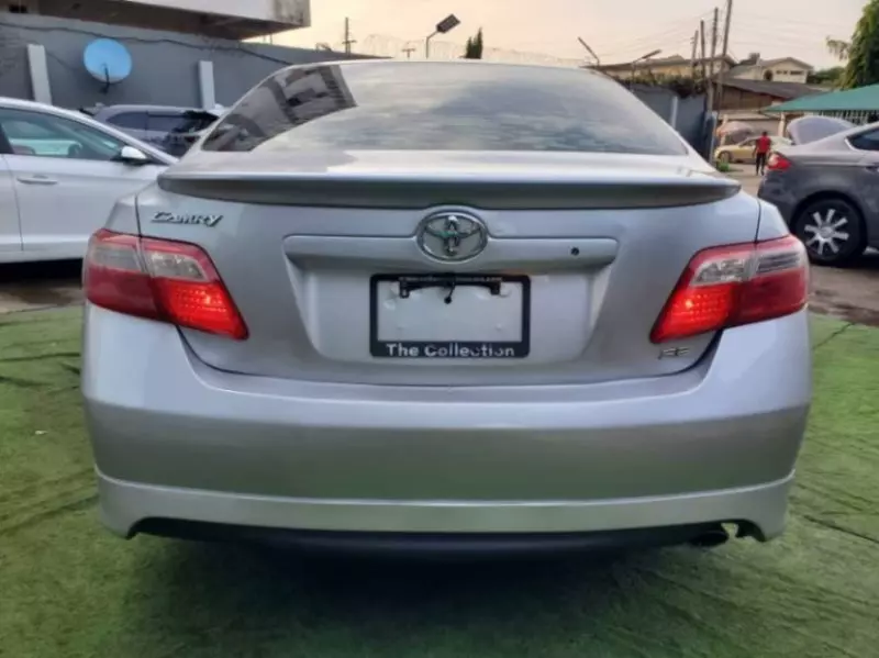 Toyota Camry   - 2009