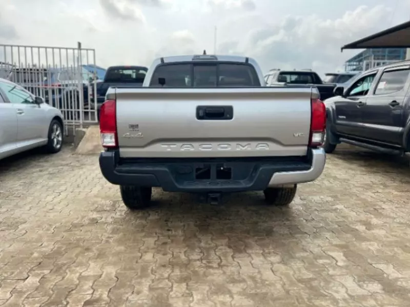 Toyota Tacoma   - 2013