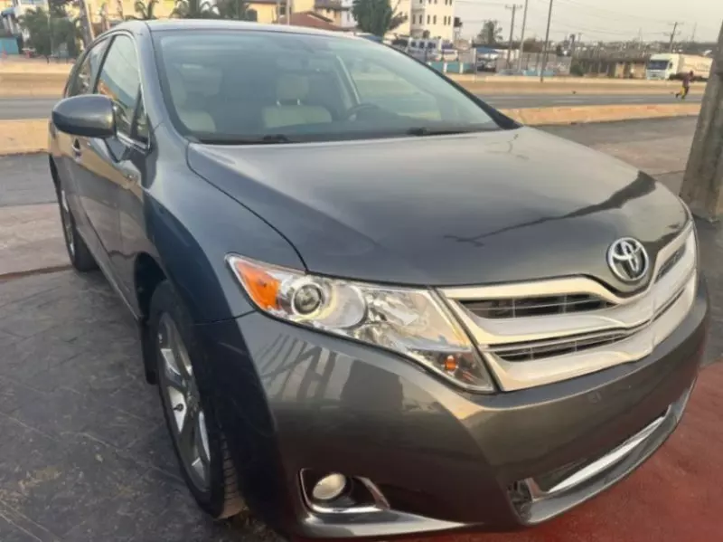 Toyota Venza   - 2011