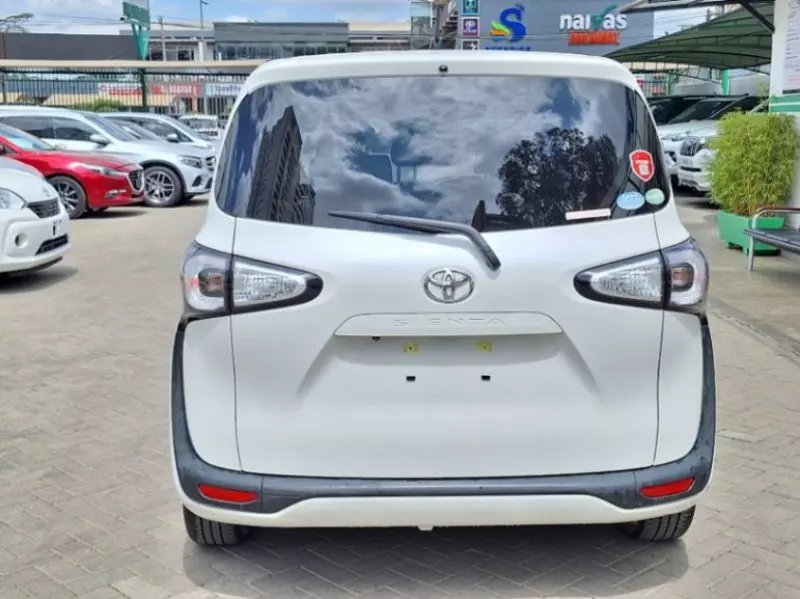 Toyota Sienta   - 2018