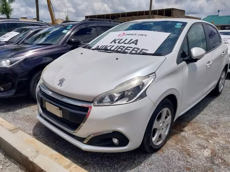 Peugeot 208   - 2016