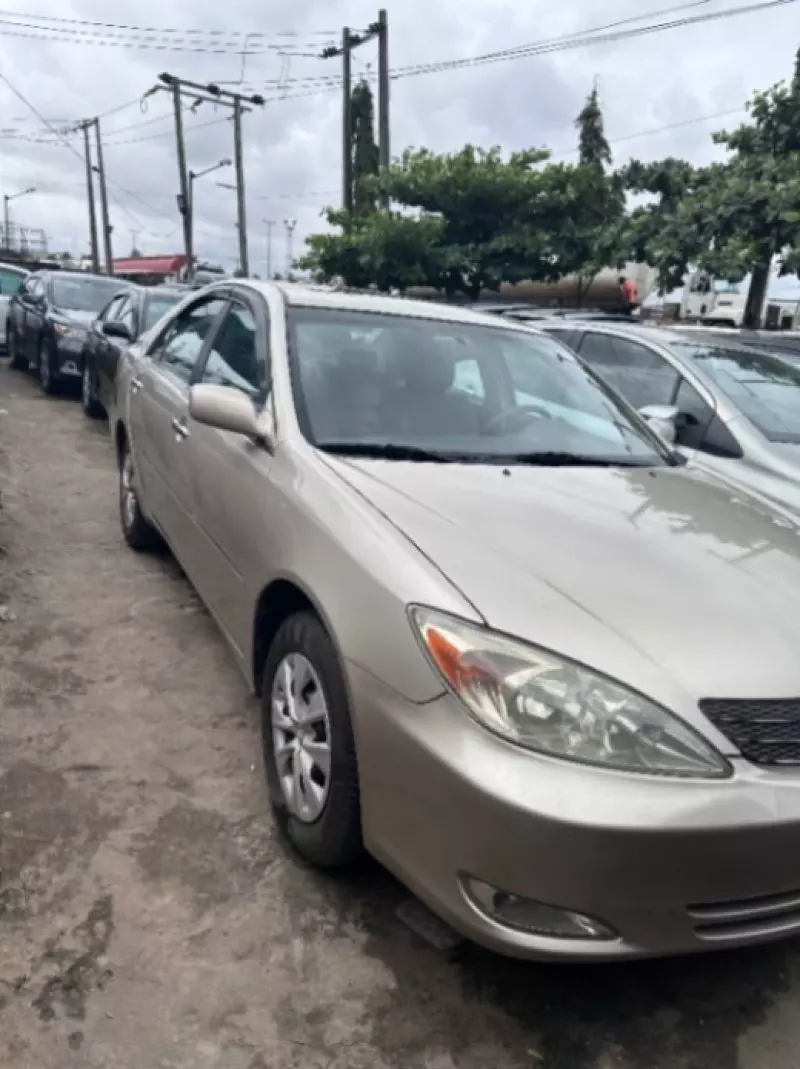 Toyota Camry   - 2004