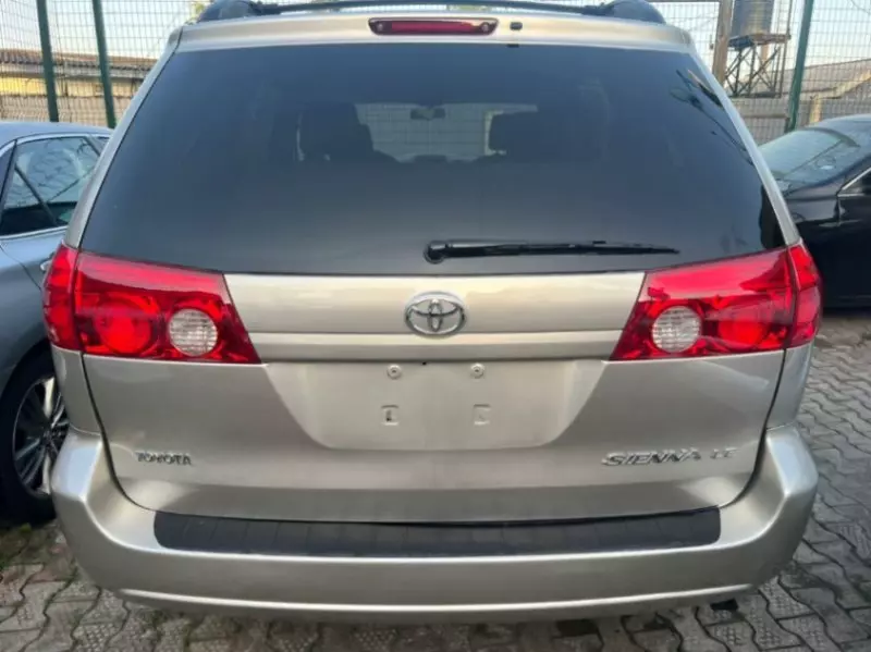 Toyota Sienna   - 2007