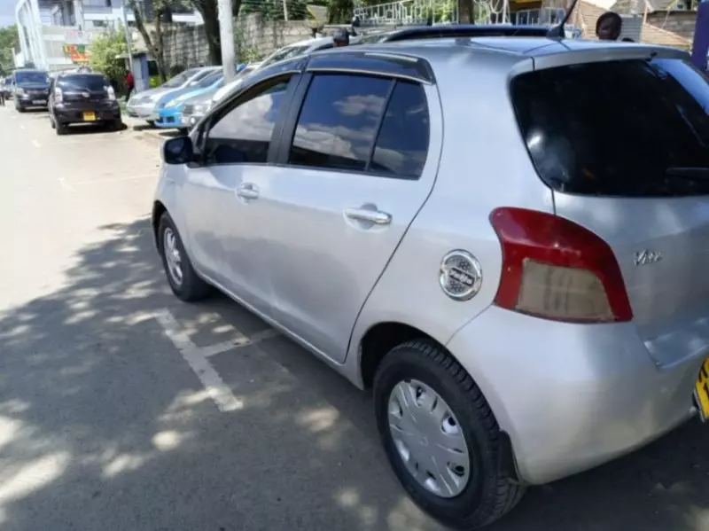 Toyota Vitz   - 2008