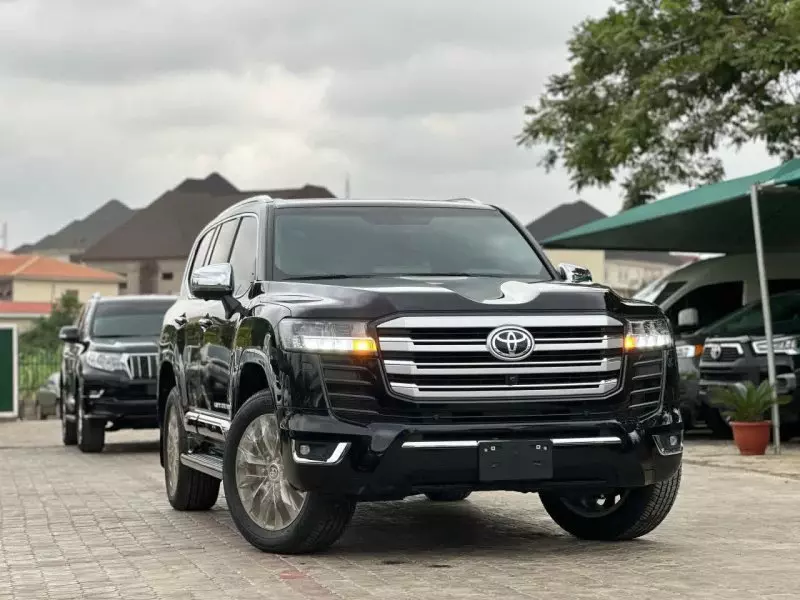 Toyota  Land Cruiser VXR V8   - 2023