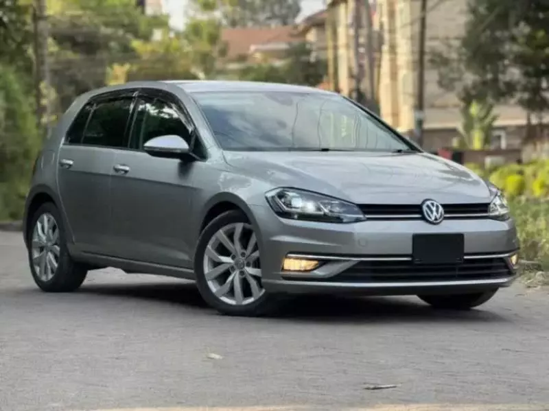 Volkswagen Golf   - 2017