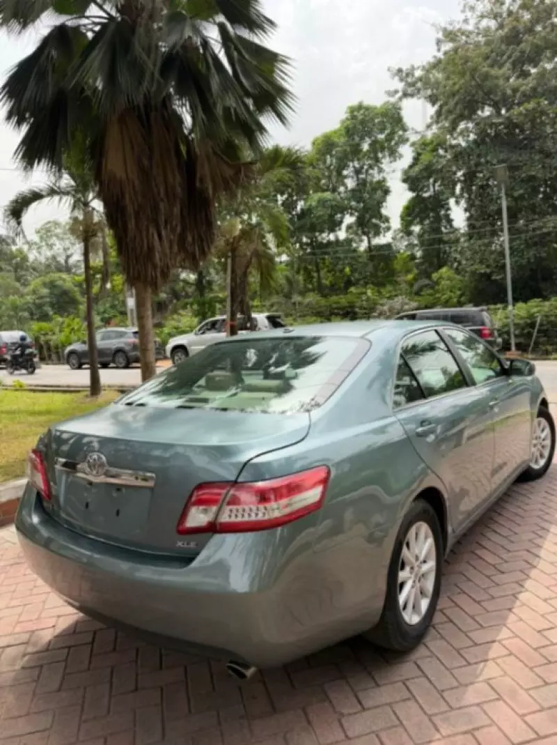 Toyota Camry   - 2010