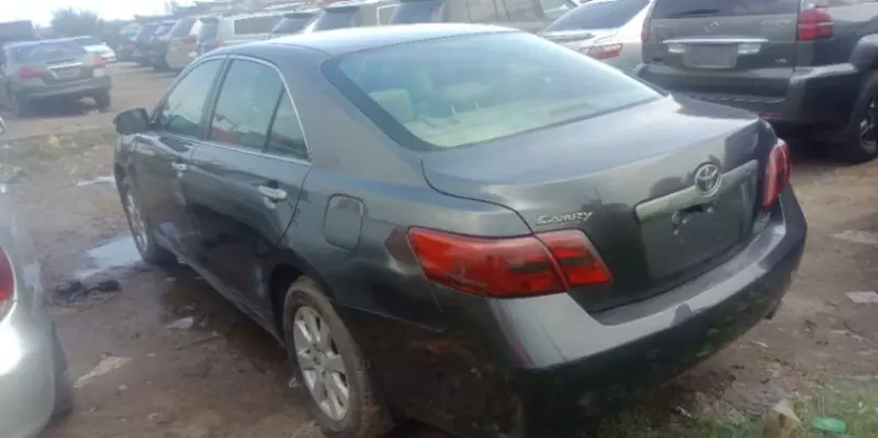 Toyota Camry   - 2009
