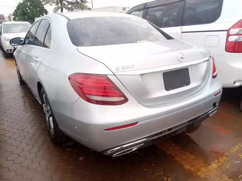 Mercedes-Benz E 200 - 2016