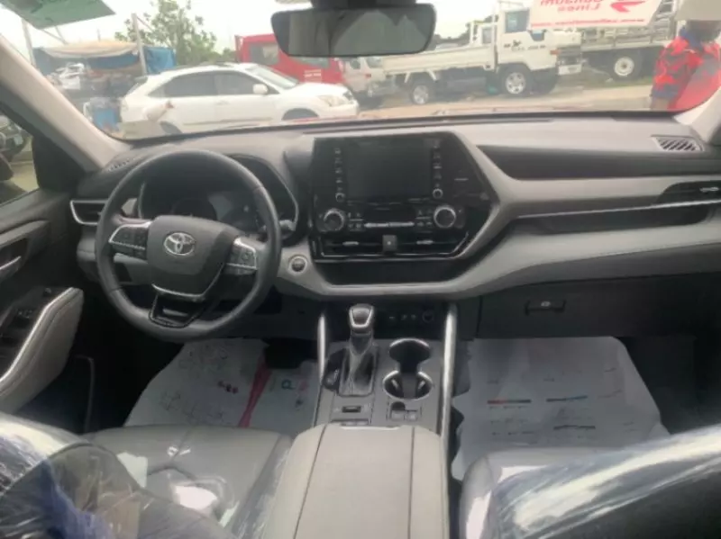 Toyota Highlander   - 2021