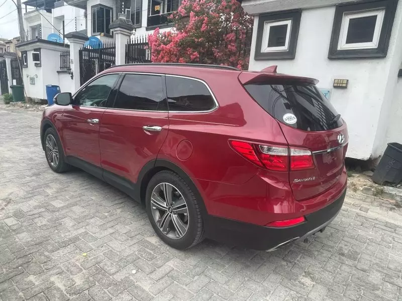 Hyundai Santa Fe   - 2013